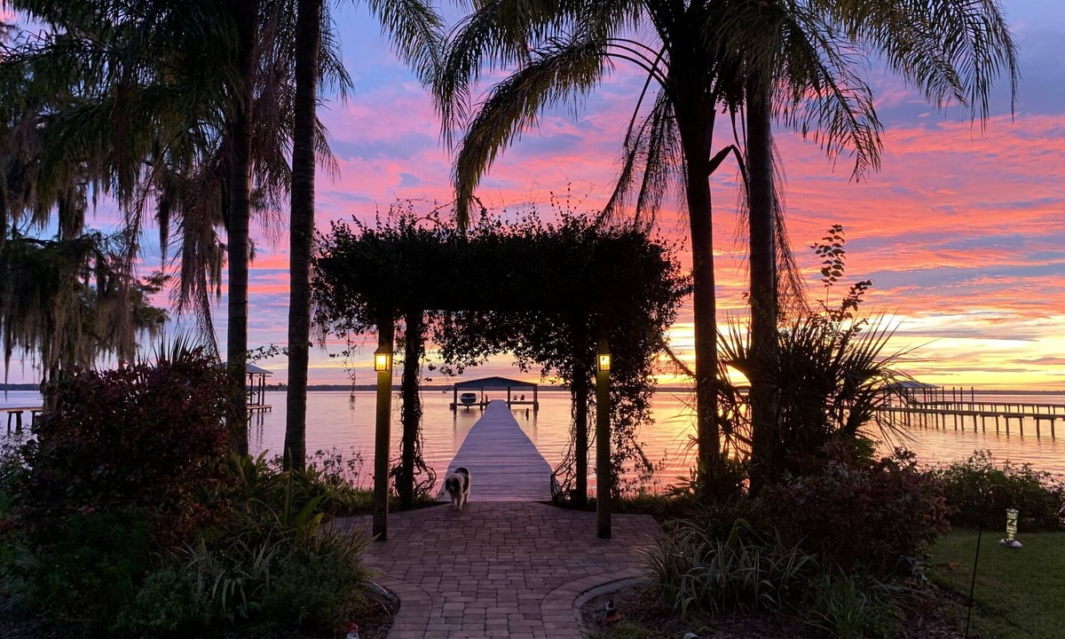 St. Augustine House | River Manor-Boat Lift-Pet Friendly-Riverfront-Gym-Cinema-Fire pit