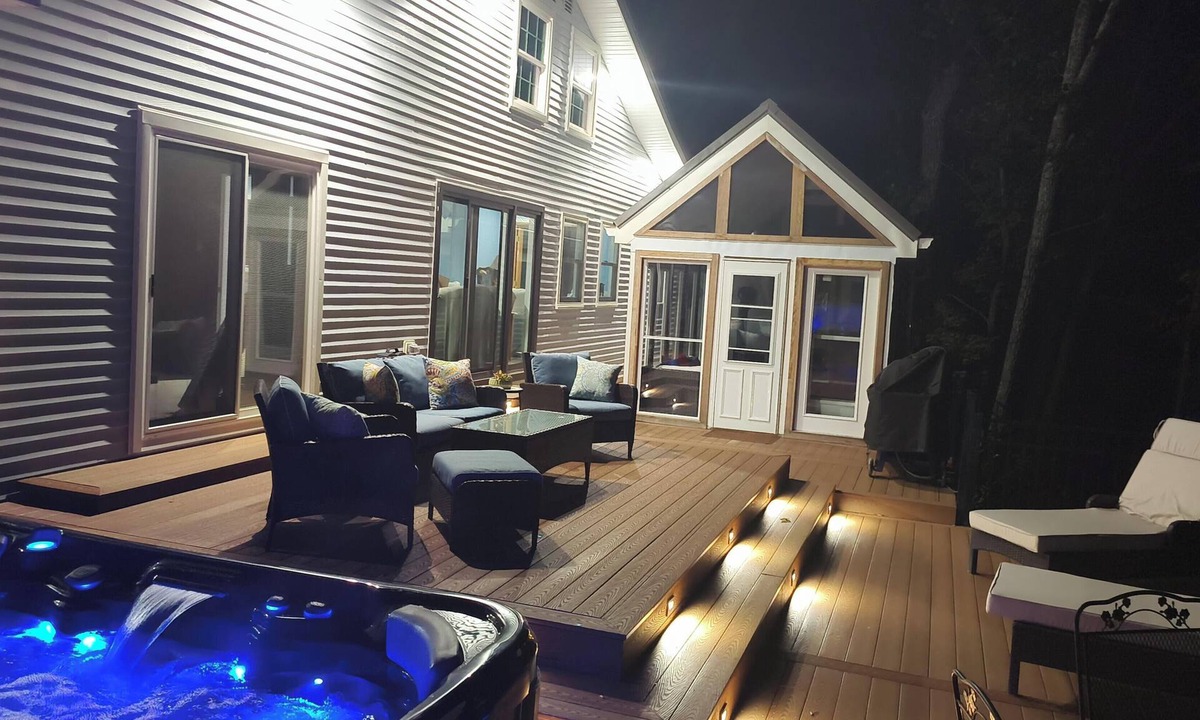 Augusta Cabin | River Ranch: Escape to a private 17-acre paradise surrounded by the North River