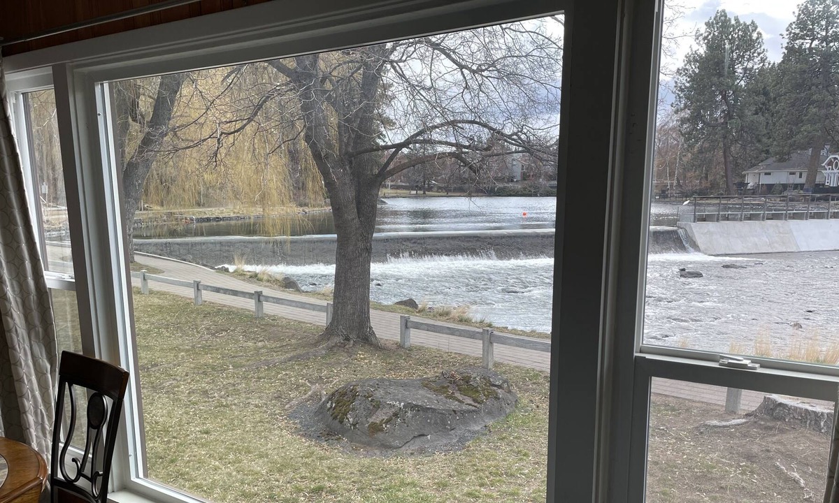 Bend Cottage | River Relaxation
