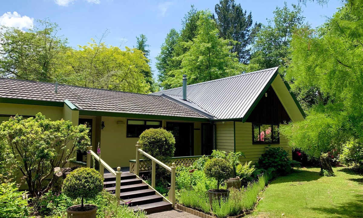 Broadlands Forest House | River Road Spa Lodge - Broadlands Forest