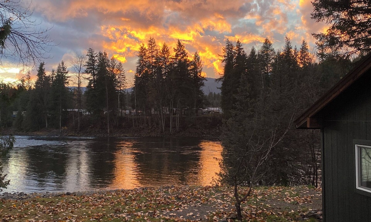 Clearwater Hotel | River's Edge Retreat