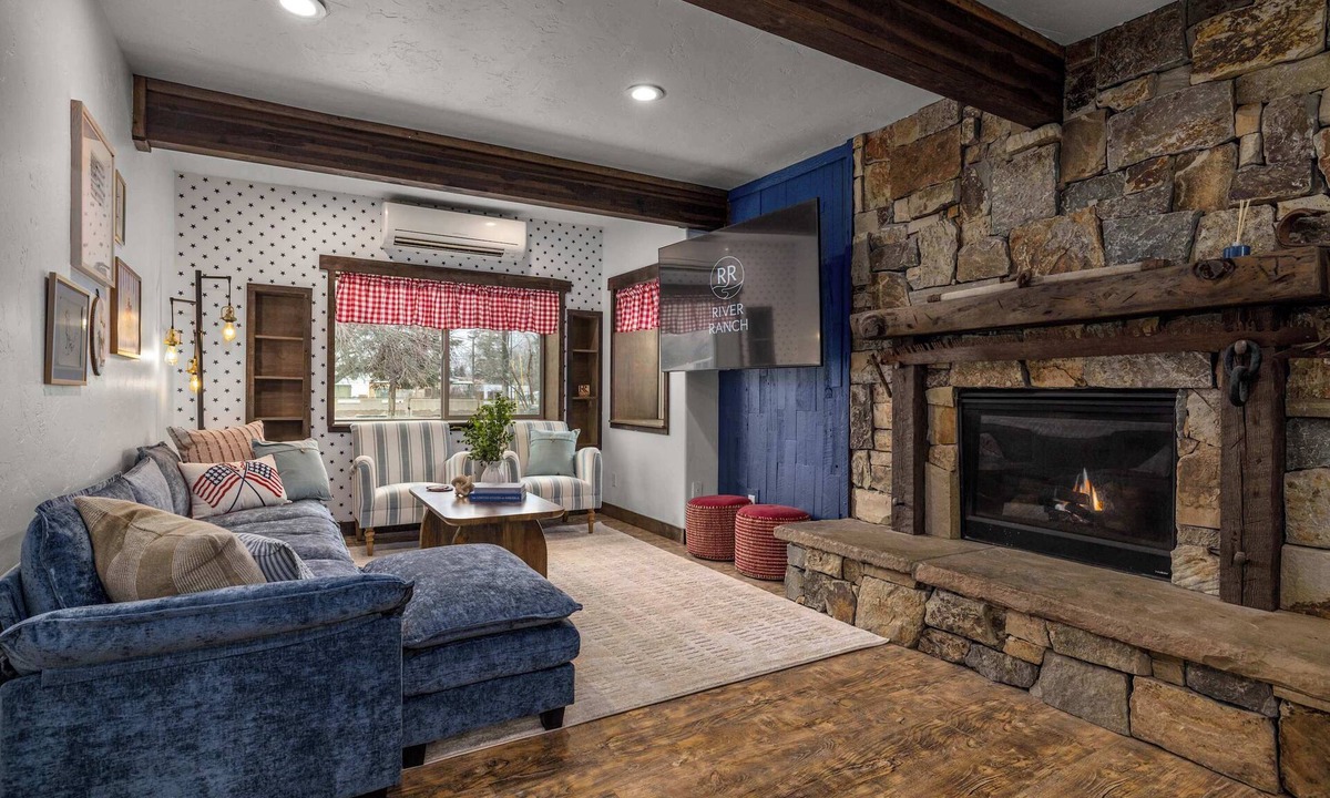 Kalispell House | River's Ranch - Riverfront with Hot Tub & Theater