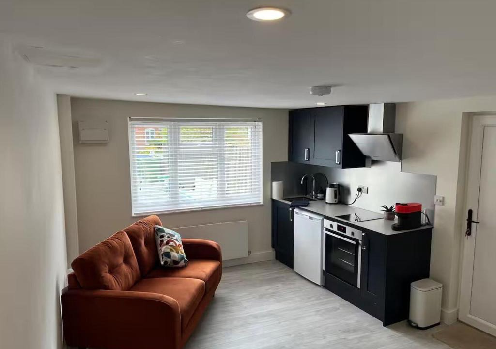 Netley Apartment | River Studio Sleeps 2 with Parking & Dog Friendly