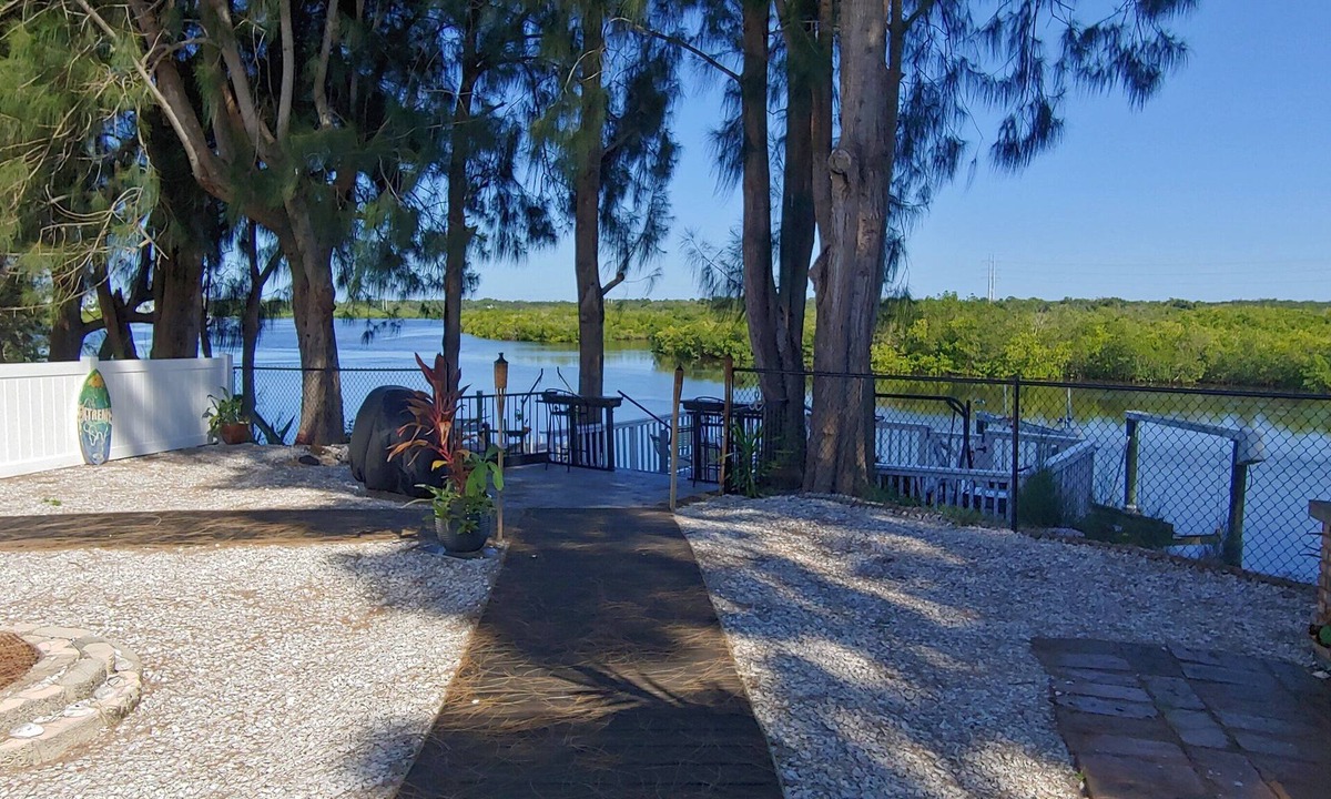 Tarpon Springs House | River View Hideaway