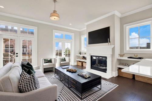 Hitch Village - Fred Wessels Homes House | River View on the Upper East Side