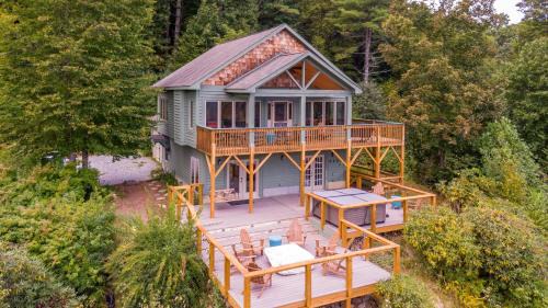 Boone House | River View Retreat