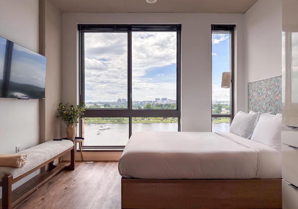 District Wharf Apartment | River View Suite - The Wharf DC by Monthier