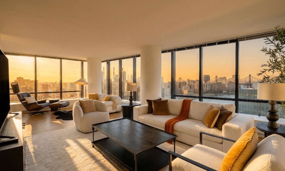 Upper East Side Apartment | River Villa | 17th-floor 4BR w/Doorman, Gym, Pool