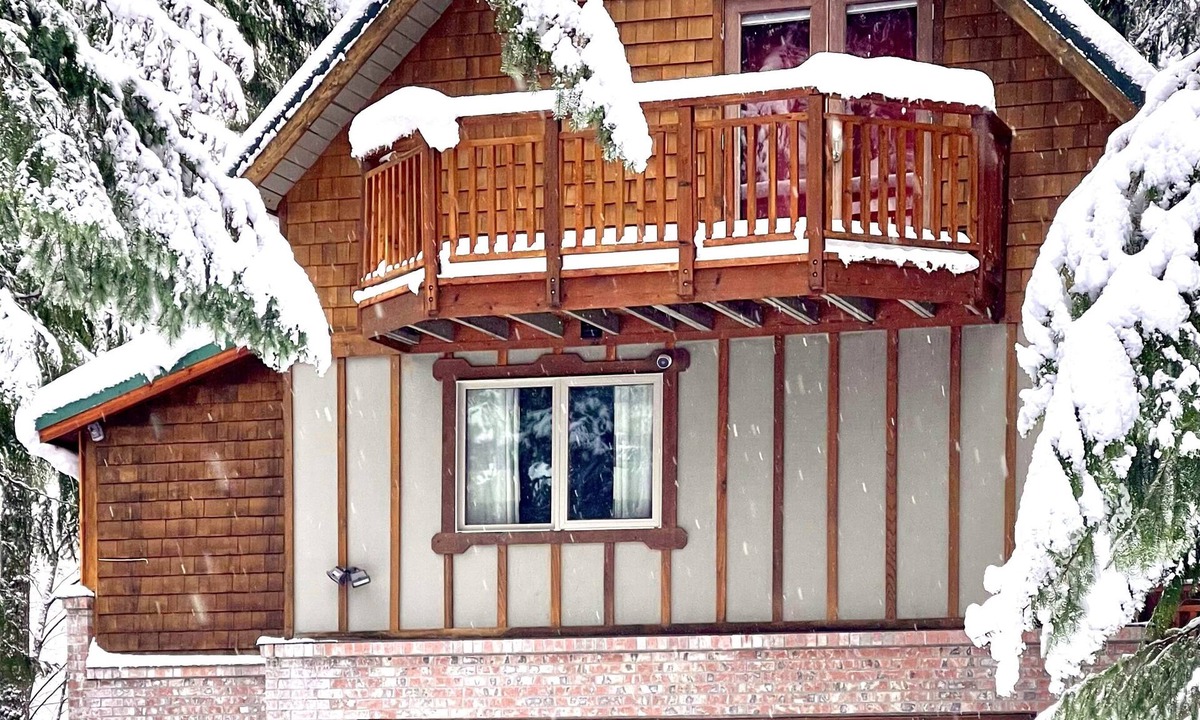 Enumclaw Cabin | River-Walk Cabin - near Mount Rainier National Park