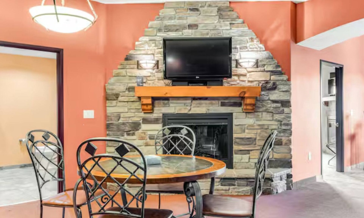 Wisconsin Dells Condo | Riverbend Escape - Jacuzzi/Sleep 14 Family Friendly!