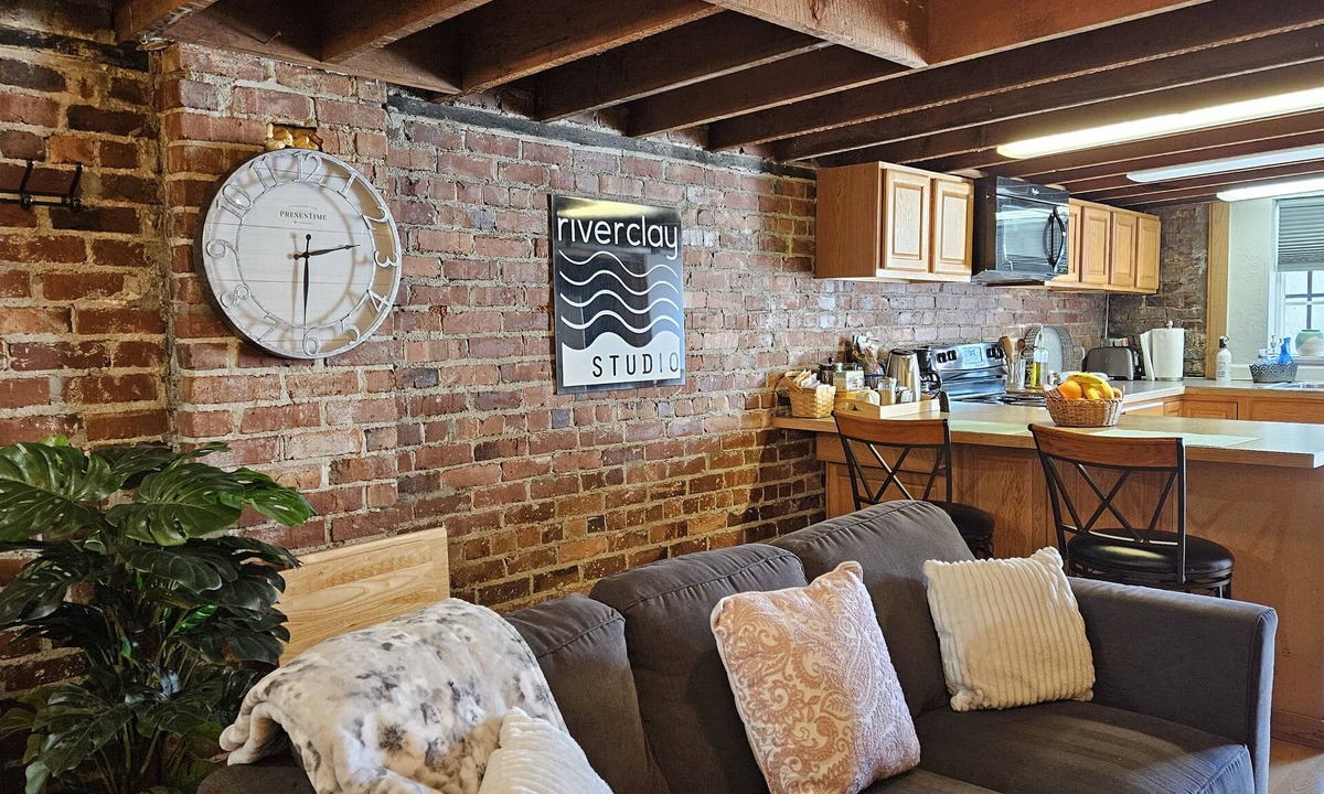 Mount Vernon Apartment | Riverclay Studio, a home base to enjoy Mount Vernon and Skagit Valley and More!