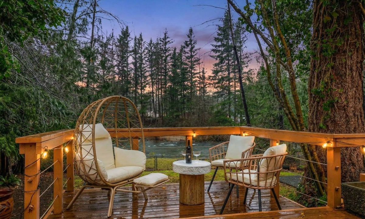 Riverbend House | Riverfront 4-bedroom house in tranquil North Bend with fitness room