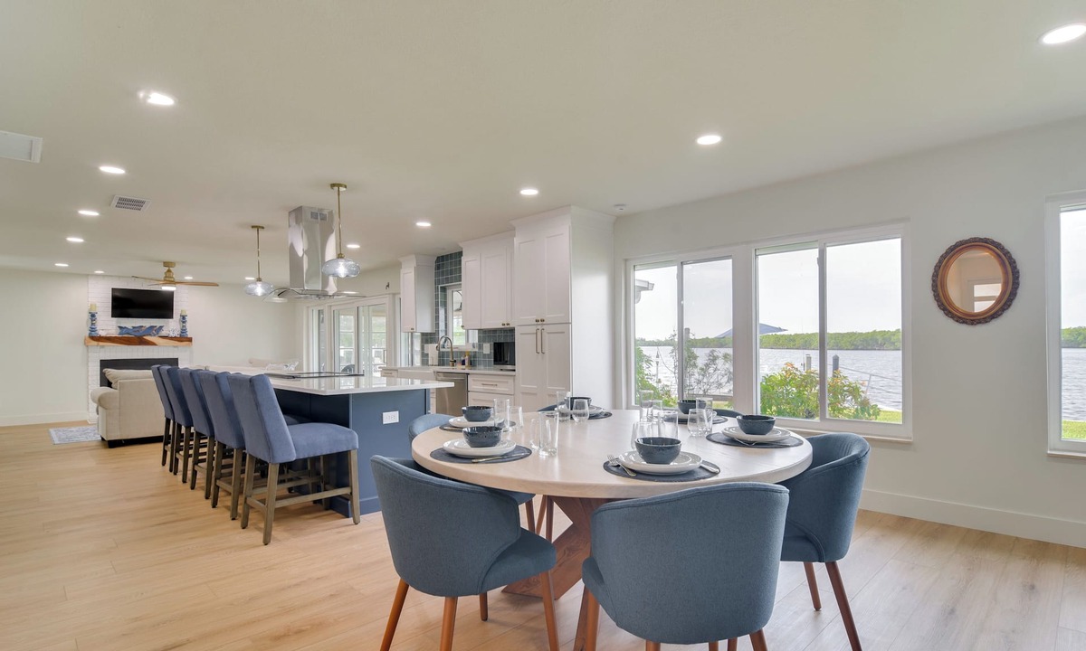 Ruskin Cottage | Riverfront Basecamp to Boat Fish Chase Sunsets