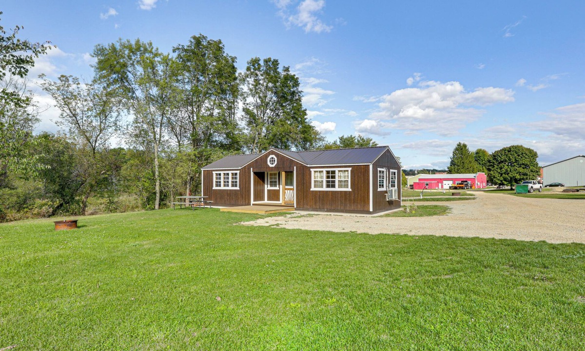 Blanchardville Cabin | Riverfront Cabin Near Yellowstone Lake State Park