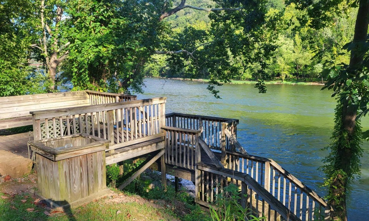 Prince Cabin | RiverFront Cabin in New River Gorge National Park LAST MINUTE SALE 6/23 - 6/26