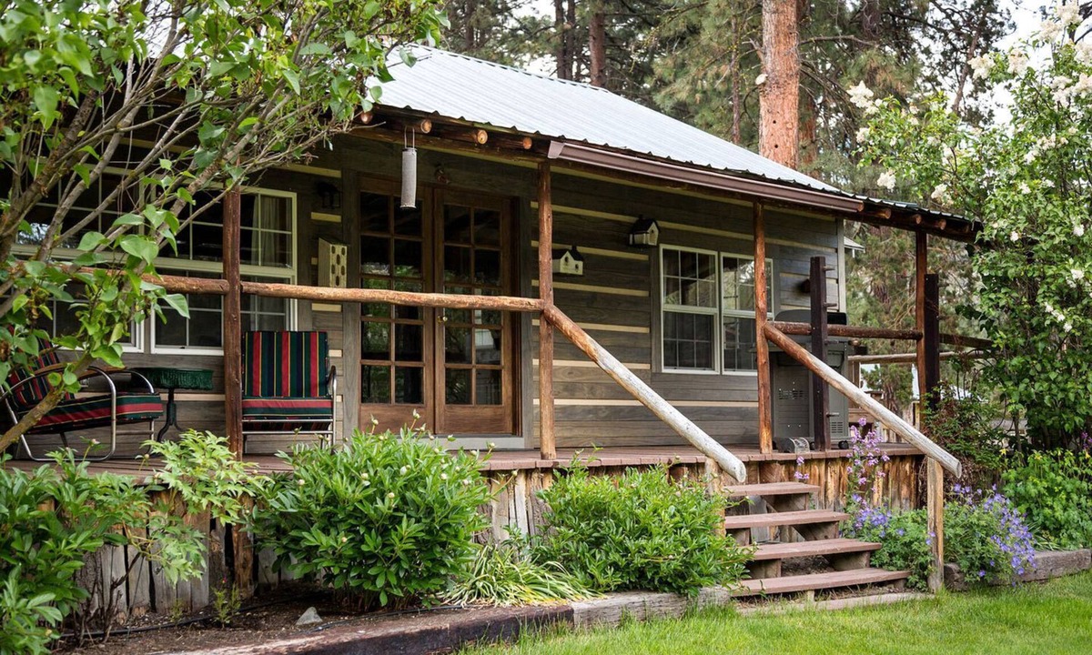 Chiloquin House | Riverfront Cabin Rental for Four near Crater Lake National Forest, Oregon