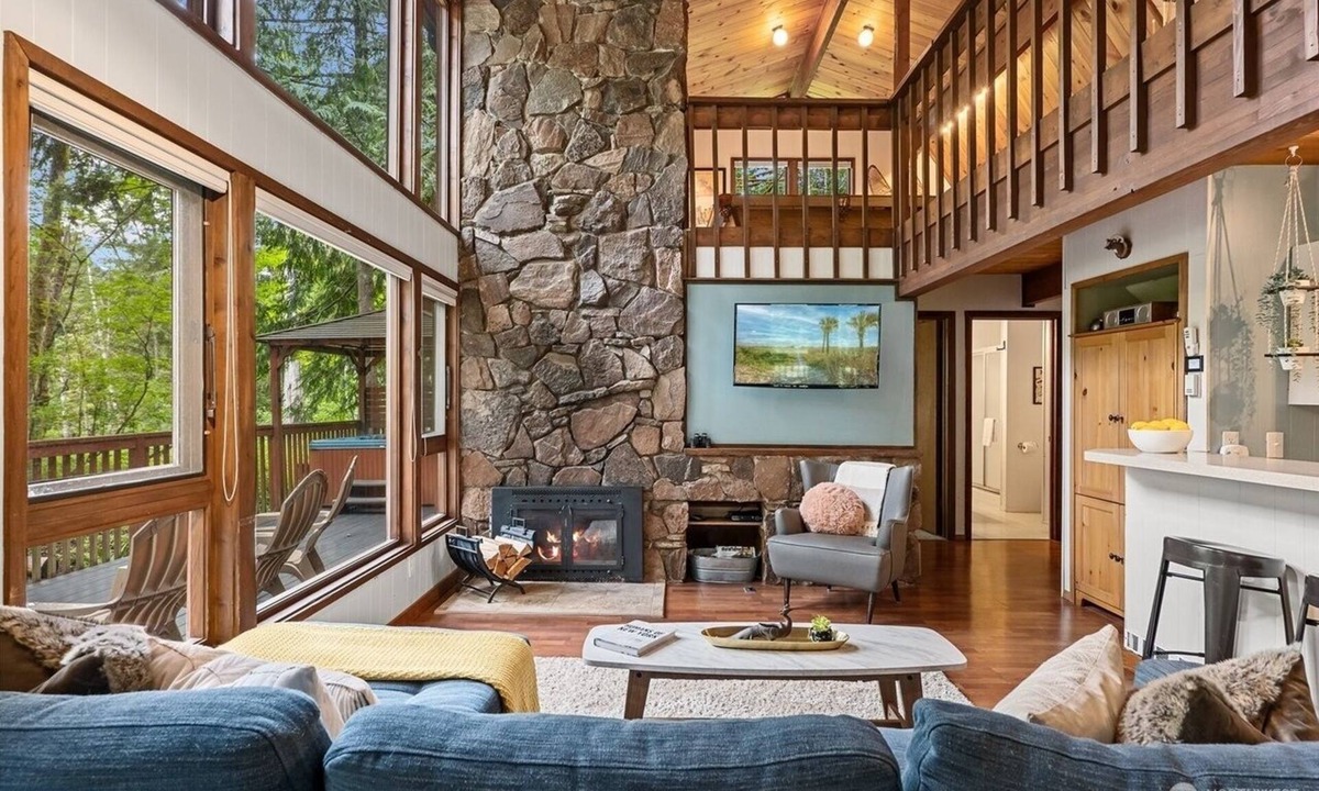 Baring Cabin | Riverfront Cabin w Hot Tub, Pool Table, Gig Internet, Generator - Pet Friendly