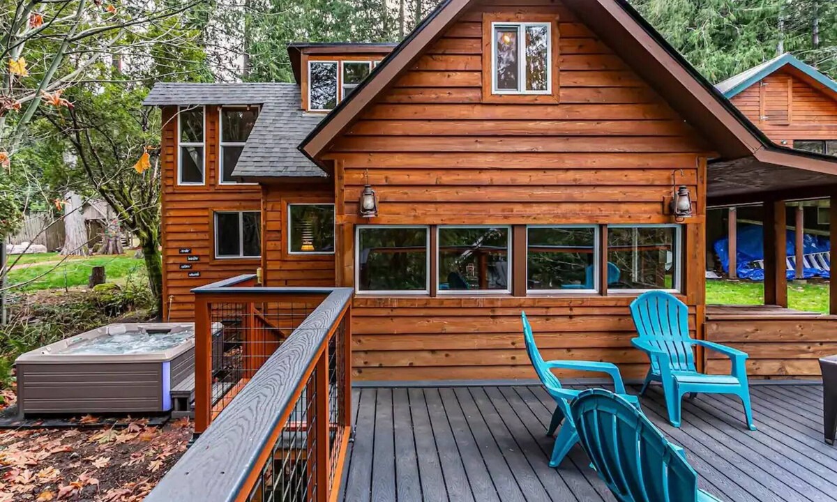 Greenwater Cabin | Riverfront Cabin w/Hot Tub : Near Mt. Rainier Sunrise entrance