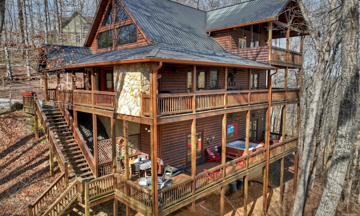 Blue Ridge Cabin | Riverfront Cabin w/Private Dock, Putting Green, Game Room! 3.5 mi 2 Blue Ridge.