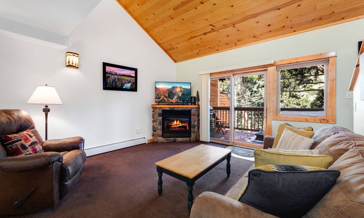Fall River Estates Condo | Riverfront Comfort Private Hot Tub Close to RMNP