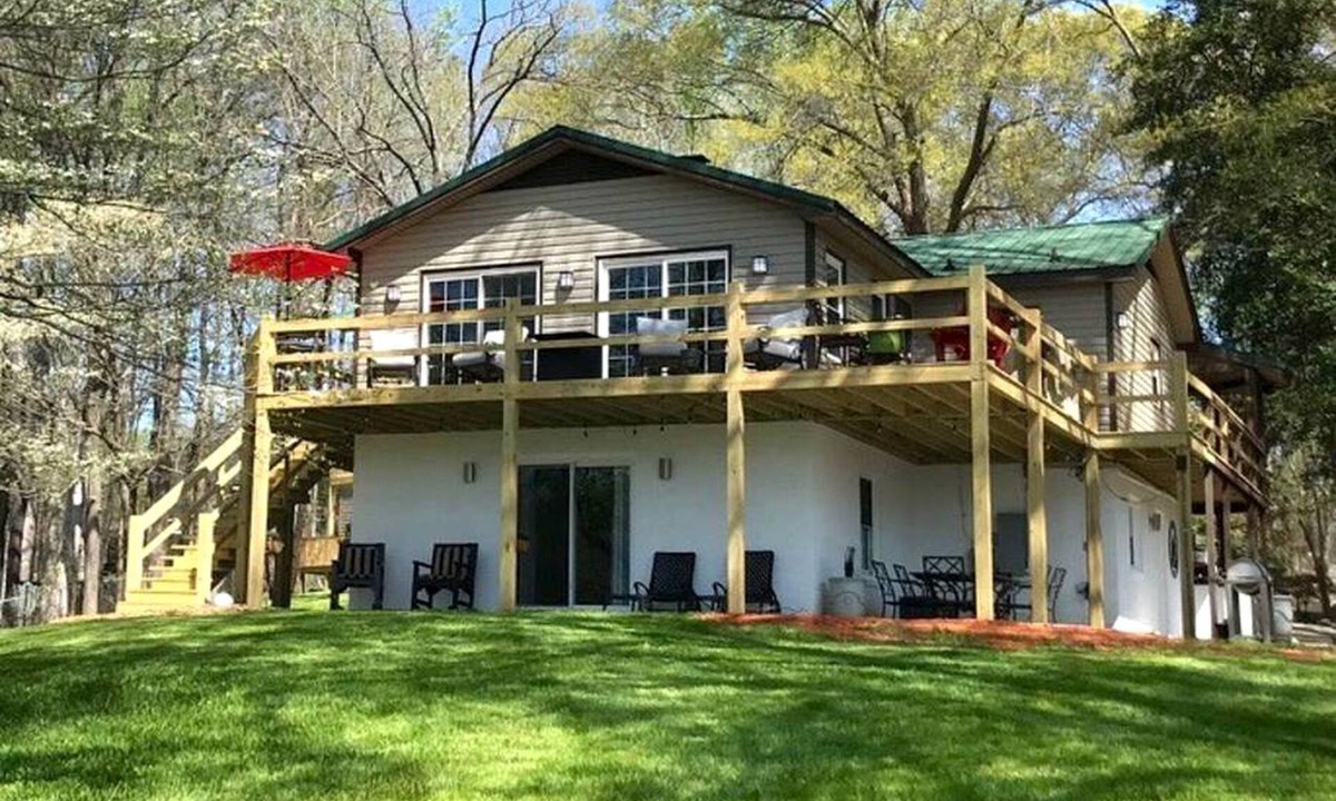 Harbor House Cottage | Riverfront Cottage with Barbecue, Kayaks and Dock in Charlotte, North Carolina