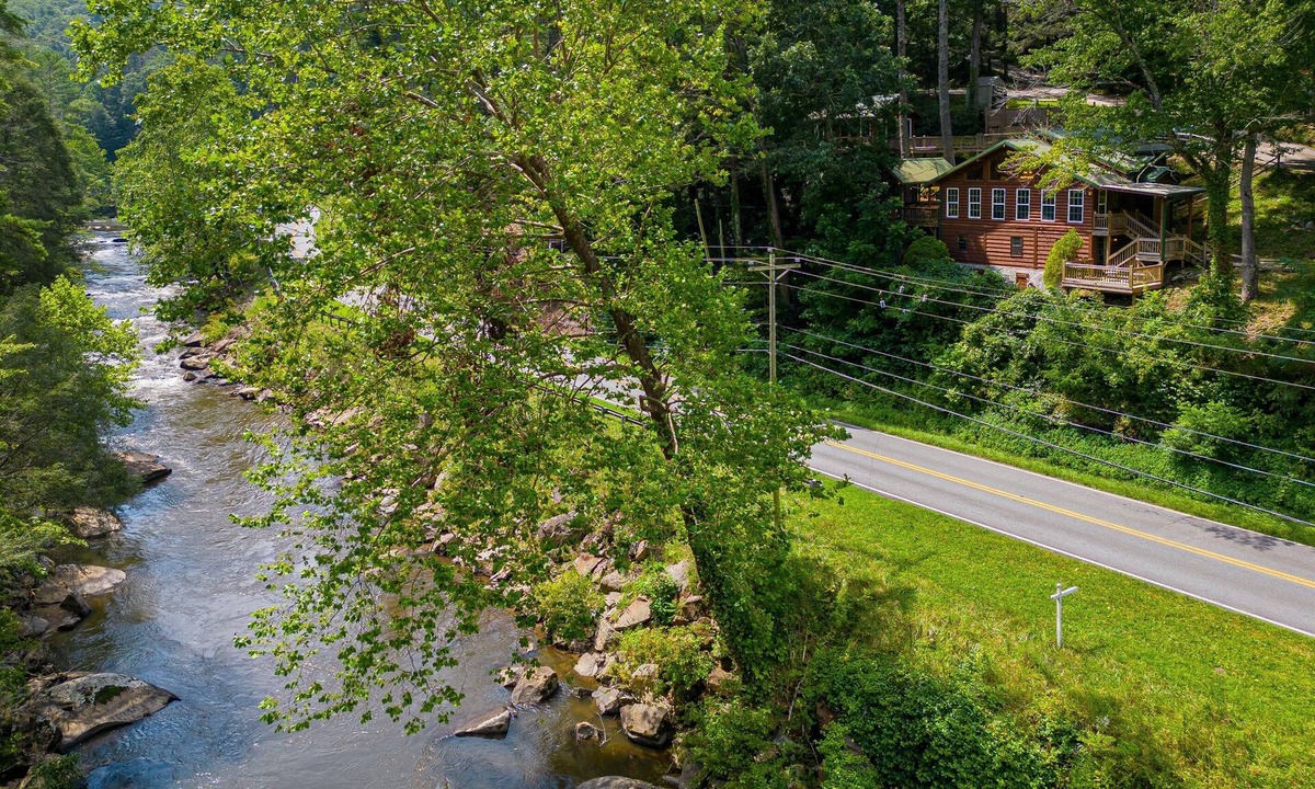 Raccoon Ridge Apartment | Riverfront Cozy Suite Convenient Location