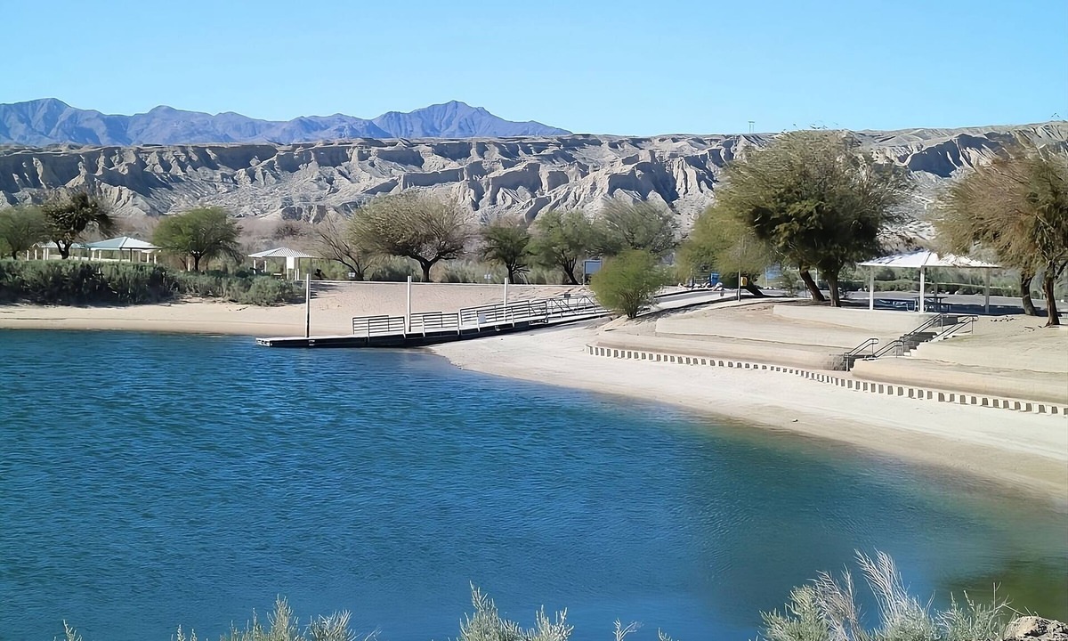Laughlin House | Riverfront Escape! 4 Serene Units, Onsite Entertainment and 6 Restaurants!