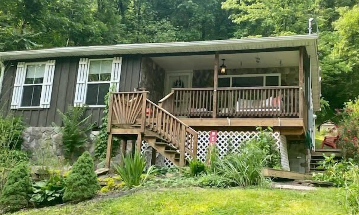 Prince House | Riverfront,Firepit,Hottub,Something for Everyone!!