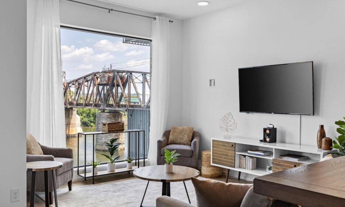 North Capitol Apartment | Riverfront Group Suite: Walk to Broadway & Titans Stadium