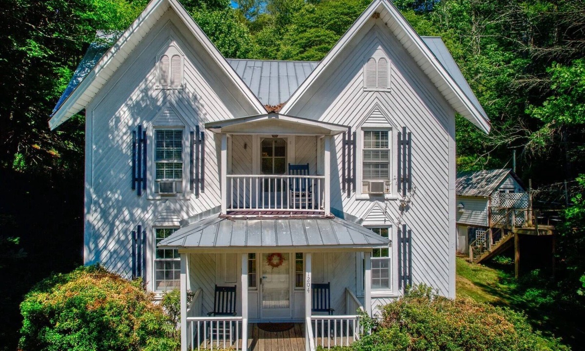 Todd House | Riverfront Historic McGuire Mountain House