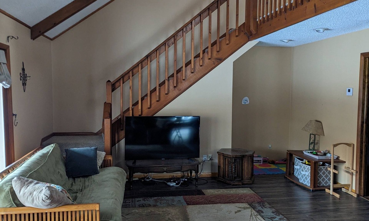 Irvine House | Riverfront Home on the Allegheny