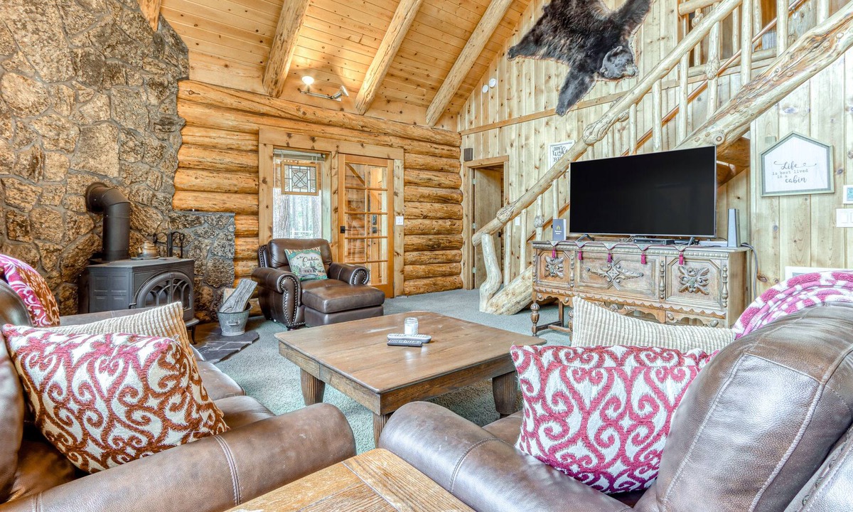Three Rivers Cabin | Riverfront Home W/ Free WiFi, Gas Grill, Furnished Deck, & Dock for Fishing!
