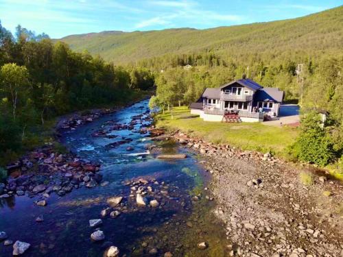 Narvik House | Riverfront house with 98 inch TV, ps5 & activities