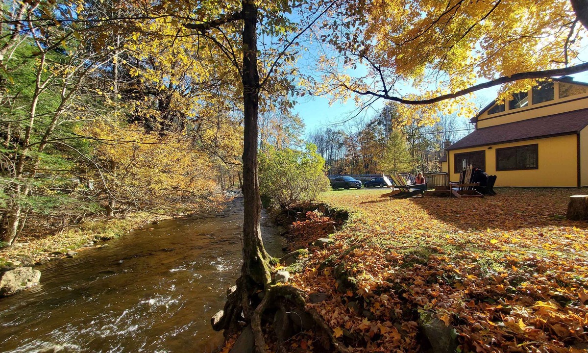 Mechanicsville House | Riverfront Jiminy Ski Lodge