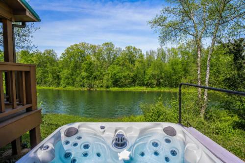 Heber Springs House | Riverfront Little Red Cabin, Hot Tub, World-class Trout Fishing, Views & Boat Access