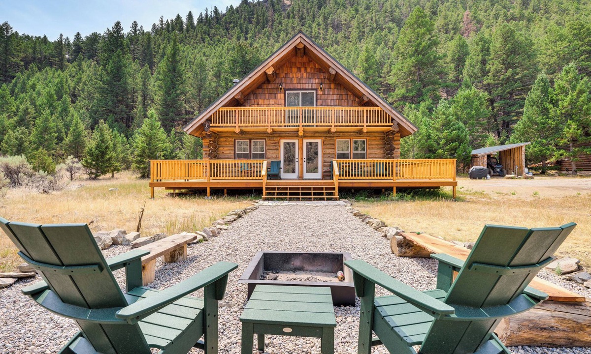Rocker Cabin | Riverfront Montana Log Cabin w/Mountain Views!