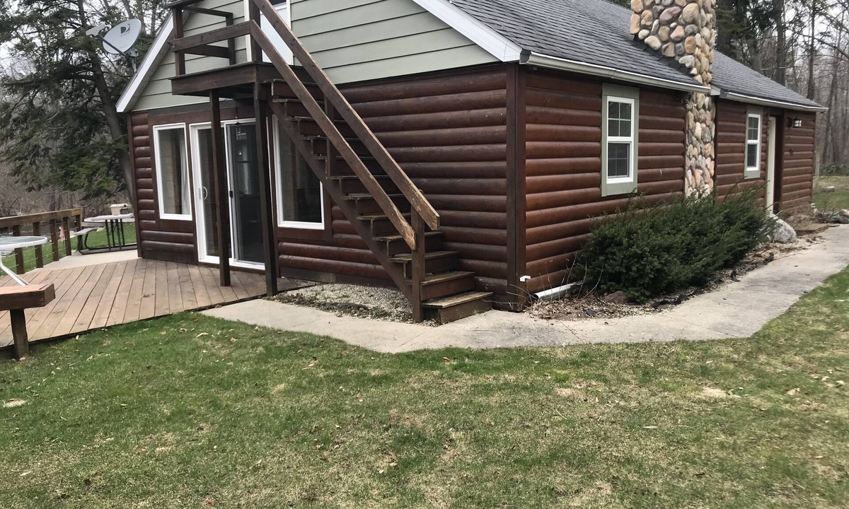 Hesperia Cabin | Riverfront Property Great for Fishing or Just Relaxing