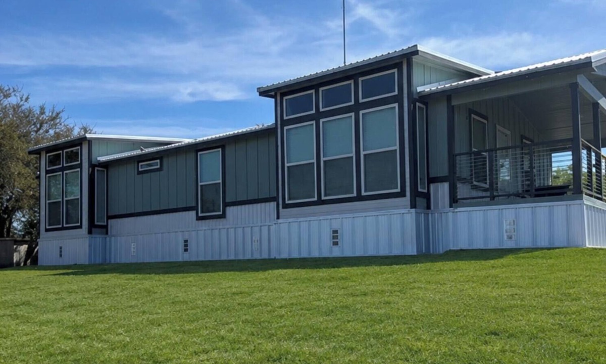 Robstown House | Riverfront Property with Direct Access & Private Pier