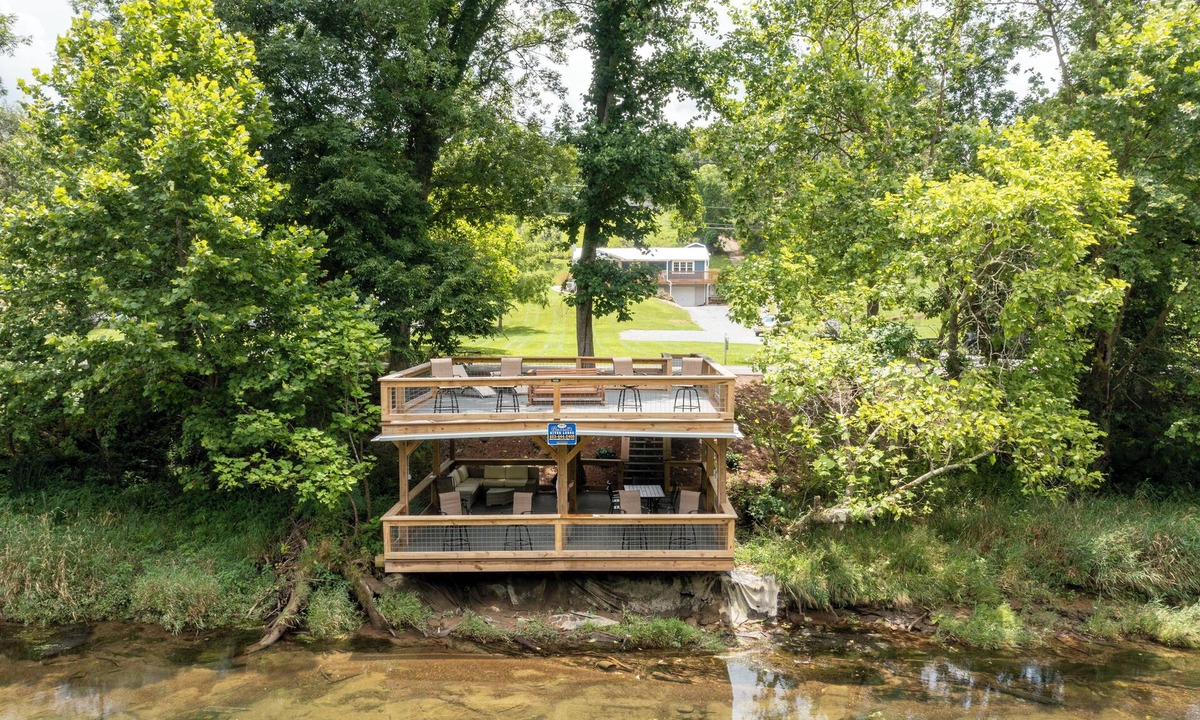Bluff City House | Riverfront | Pvt Dock | Trout Fishing | Firepit | Hot Tub
