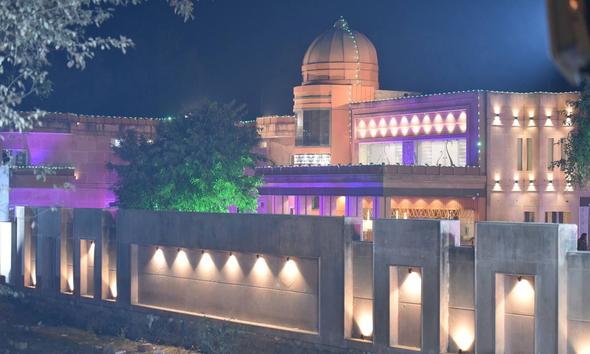 Chitrakoot Hotel | Riverfront Resort