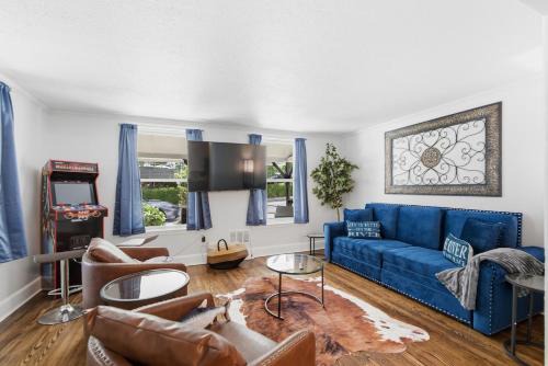 Downingtown House | Riverfront Retreat - Convenience - Kayaks
