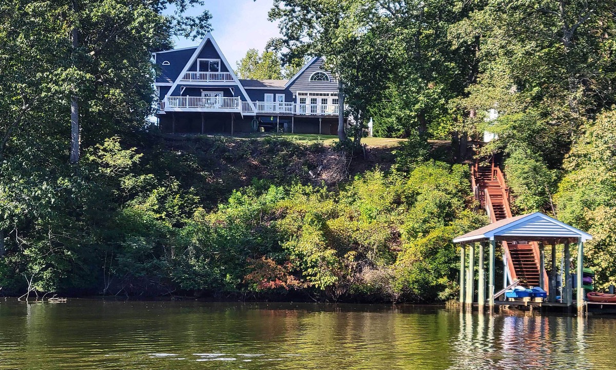Edwardsville House | Riverfront Retreat on 4 Acres w/Private Dock