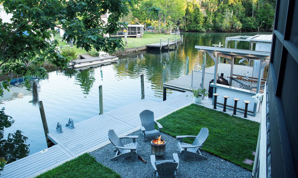 Weeki Wachee Gardens House | Riverfront Retreat with Hot Tub & Kayaks! Ideal Family Getaway in Weeki Wachee