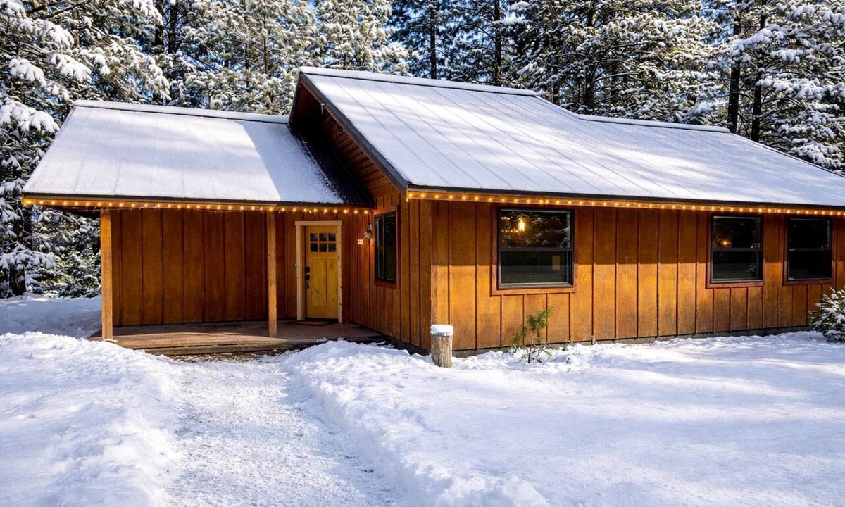 Leavenworth Cabin | Riverfront River Song Cabin Leavenworth Washington Riverside Retreat