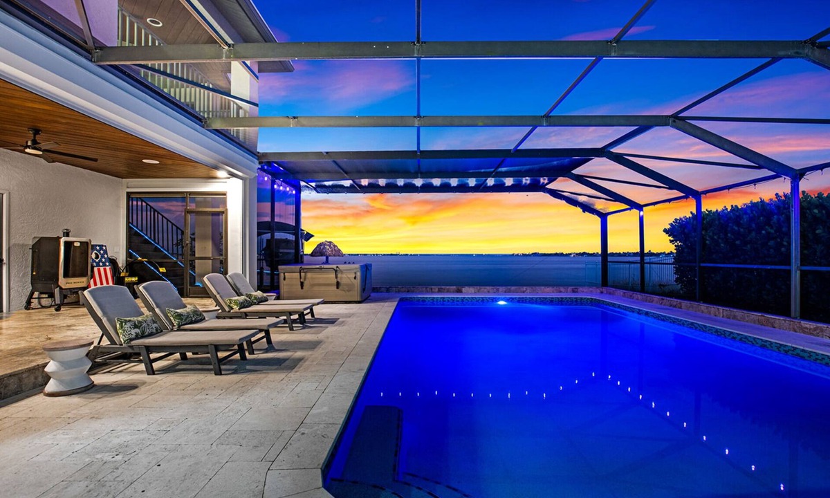 Caloosahatchee House | Riverfront Riviera Outdoor TV's/Hotub/Tanning Deck
