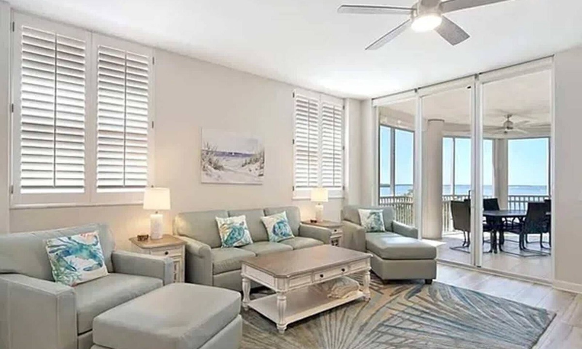 Iona Apartment | Riverfront Stay with Golf Views in Fort Myers