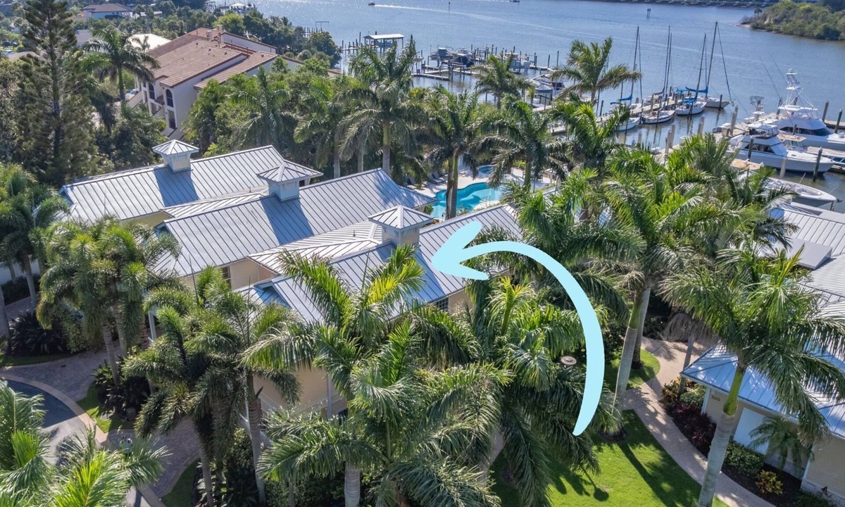 North Causeway House | Riverfront Villa 19 at New Smyrna Marina🚤 Pool, Onsite Tiki Bar and Resturant, Prime Location