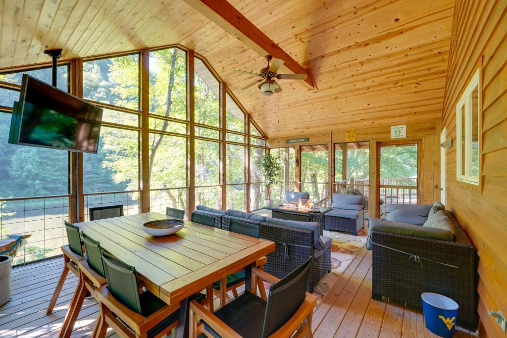 Edray House | Riverfront West Virginia Cabin w/Screened-In Deck