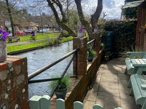 Winchester House | RiverGem - Riverside Coach House