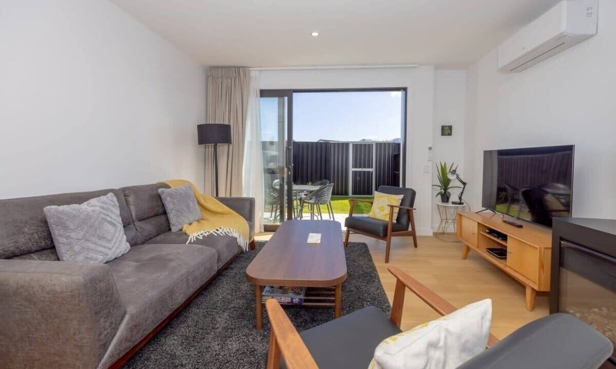 Albert Town Apartment | Rivers Bank
